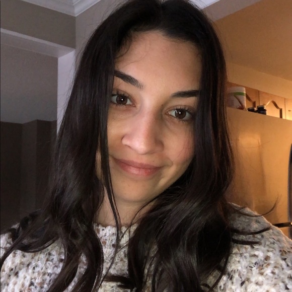 Profile Picture of Caitlyn Tahamtan (@caitlyntahamtan) on Poshmark