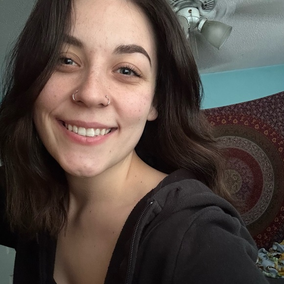 Profile Picture of Geena Difiore (@ggeena518) on Poshmark