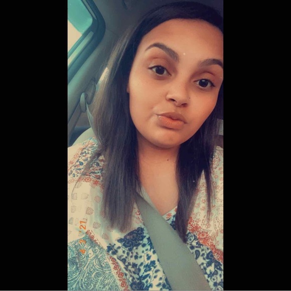 Profile Picture of Andrea Besser (@andreabesser14) on Poshmark