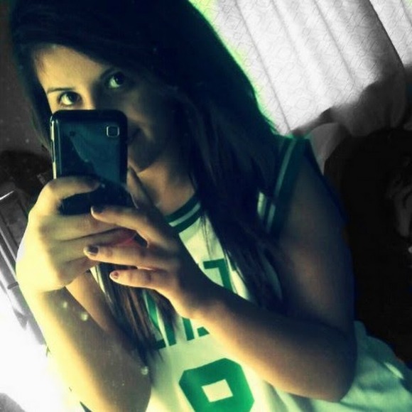 Profile Picture of Annelia Velasco (@aavelasco92) on Poshmark