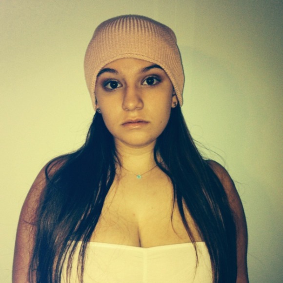 Profile Picture of Jenna Getlan (@jennagetlan) on Poshmark