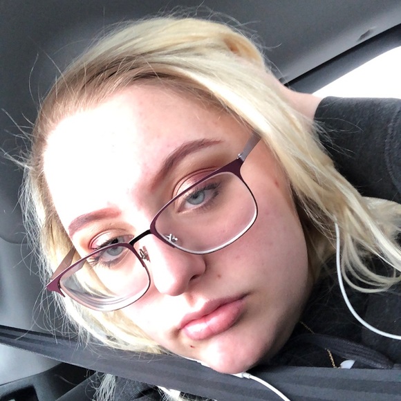 Profile Picture of Chelsea Boughner (@chelseamarie76) on Poshmark