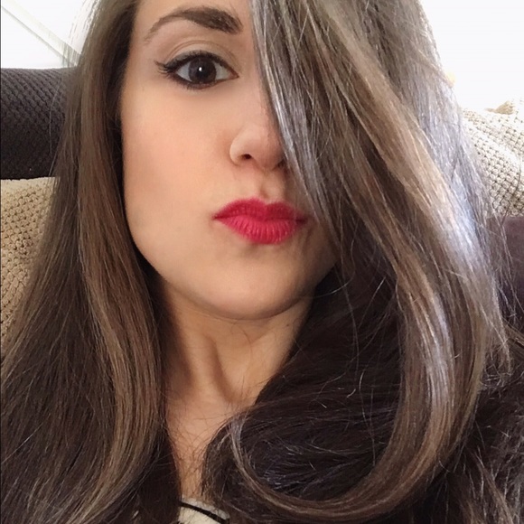 Profile Picture of Erin Stuetz (@erinix) on Poshmark