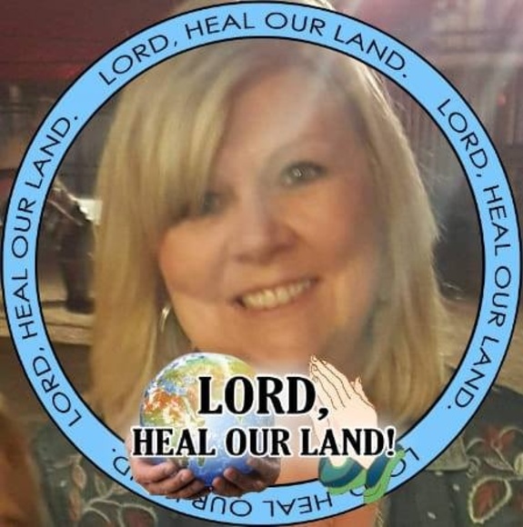 Profile Picture of Debbie Lowe (@dblowe57) on Poshmark