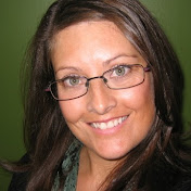 Profile Picture of Amanda Devlin (@AmandaVanDenBroek) on Youtube
