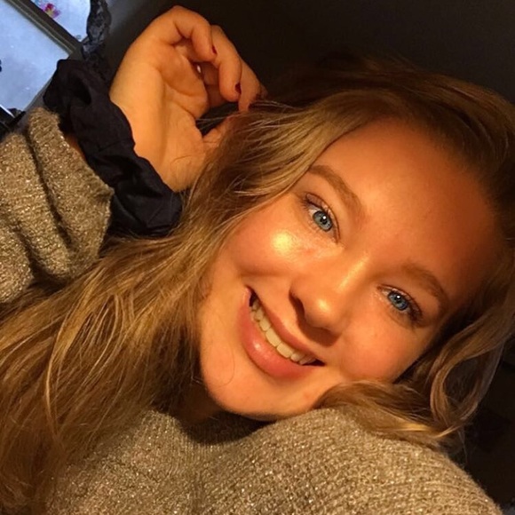 Profile Picture of Angel Adam (@angel_adam) on Poshmark