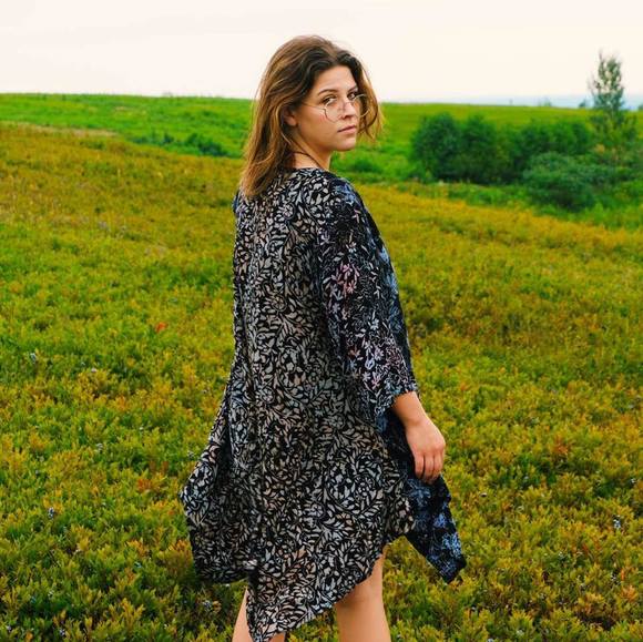 Profile Picture of Hallie Kunesh (@hkun00) on Poshmark