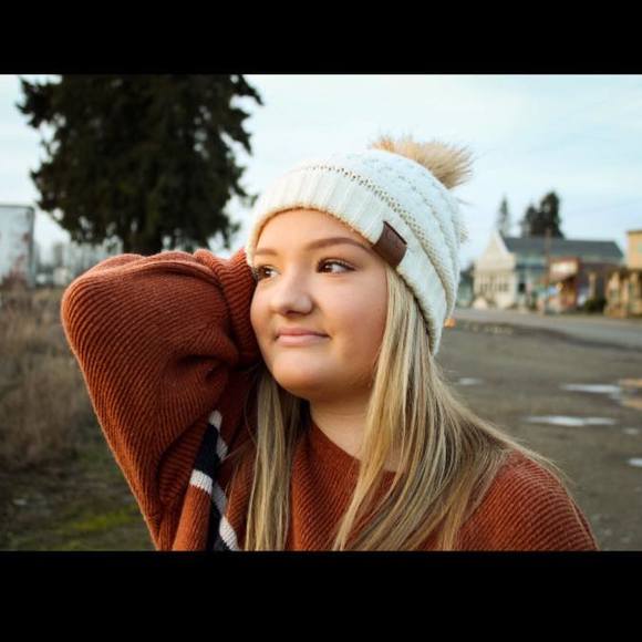 Profile Picture of Dannie Dutson (@dannie_dutson) on Poshmark