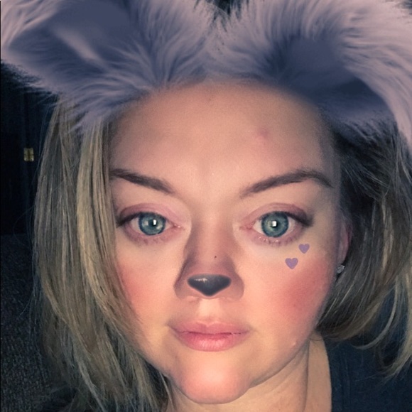 Profile Picture of Stacy Kaczor (@stacyfae73) on Poshmark
