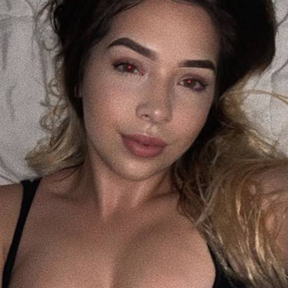 Profile Picture of Kenia Rojas (@keniayuniox) on Poshmark