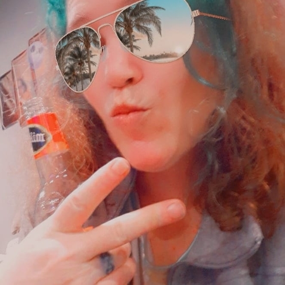 Profile Picture of Robin Barkdull (@burd01) on Poshmark