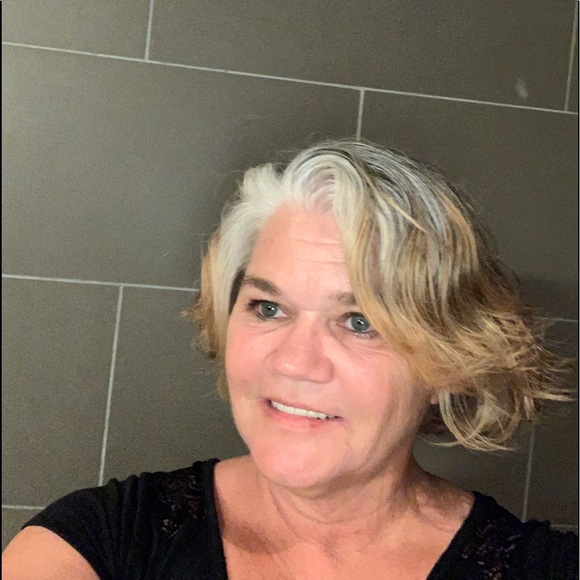 Profile Picture of Kitty Adams (@kat31624) on Poshmark