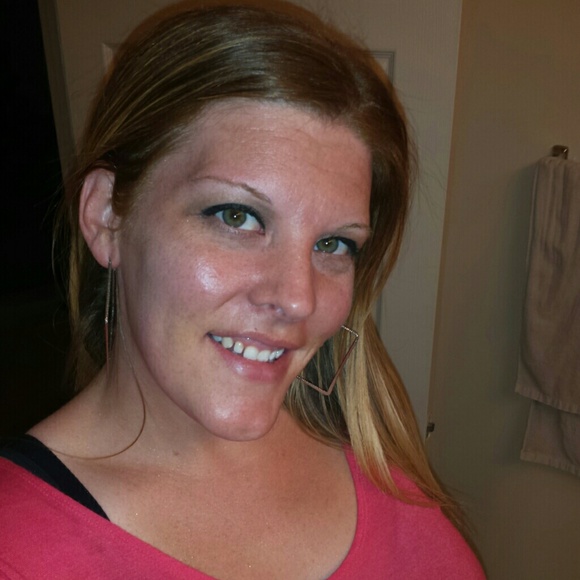 Profile Picture of Megan Bockhaus (@civicbabe62) on Poshmark