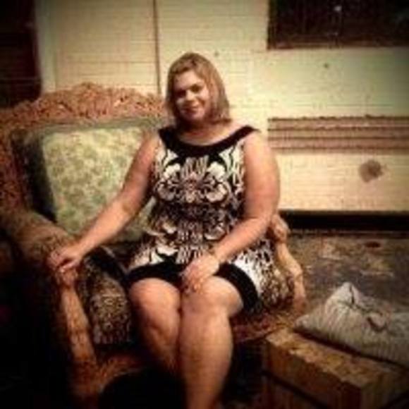 Profile Picture of Elle Mccomsey (@ellemnopee) on Poshmark