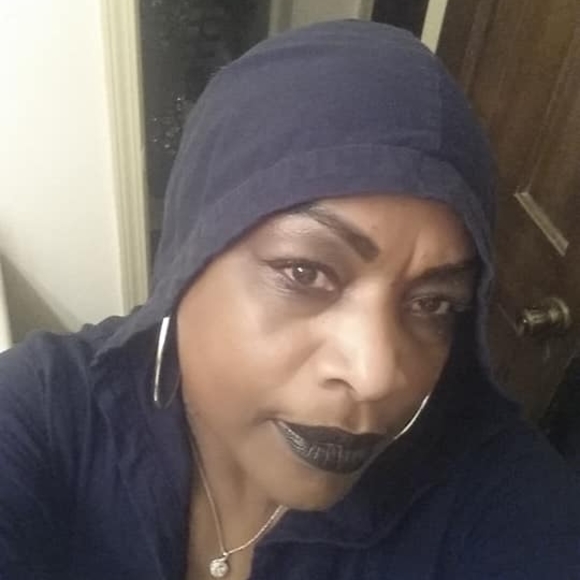 Profile Picture of Roslyn Sumpter (@roslynsumpter) on Poshmark