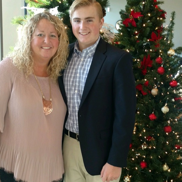 Profile Picture of Bobbie Price (@bprice45) on Poshmark