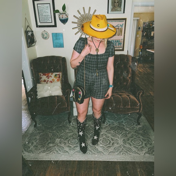 Profile Picture of Whitney Ingram (@whitingram) on Poshmark