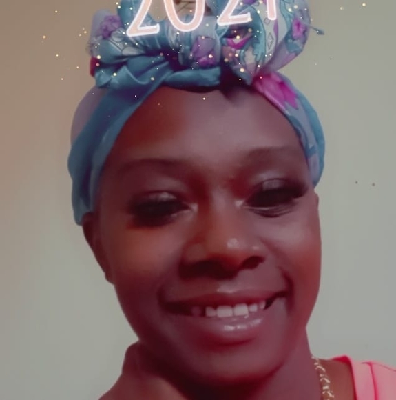 Profile Picture of Tori Battle (@tori_battle) on Poshmark