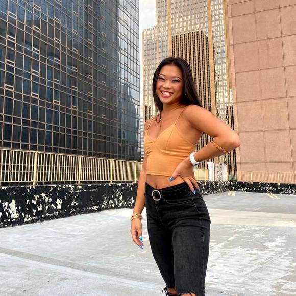 Elena Deets - Poshmark Profile Picture of Elena Deets (@elenadeets) on Poshmark