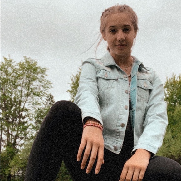 Profile Picture of Jessica Gerych (@jessegerych) on Poshmark