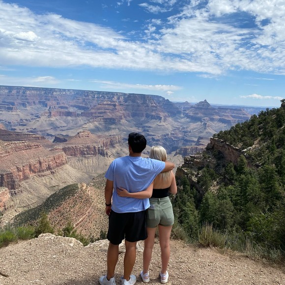 Profile Picture of Chris Chin (@chrischina05) on Poshmark