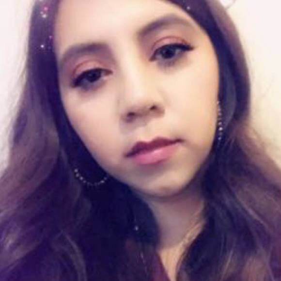 Profile Picture of Amandi Paredes (@amandiparedes) on Poshmark