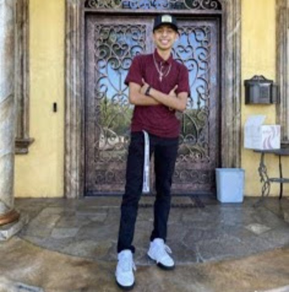 Profile Picture of Anguel Perez (@anguelperez330) on Poshmark