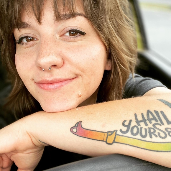 Profile Picture of Leah Schneider (@leahliz10) on Poshmark