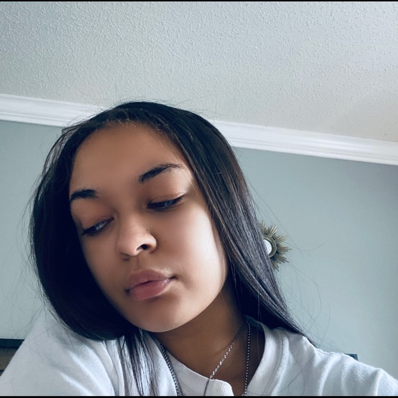 Profile Picture of Ryann Locklear (@osofine_ryann) on Poshmark