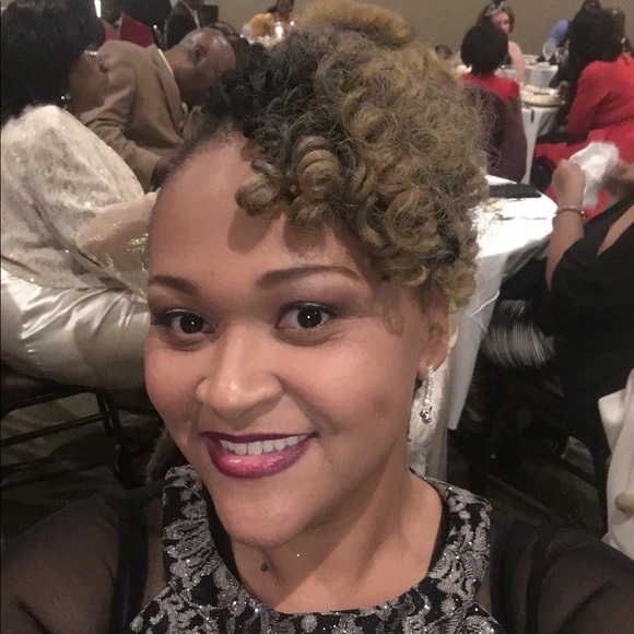 Profile Picture of Tara Melton (@meltontara) on Poshmark
