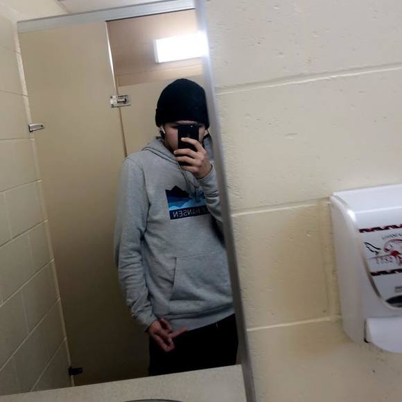 Profile Picture of Brayden Michael (@23michaelb) on Poshmark