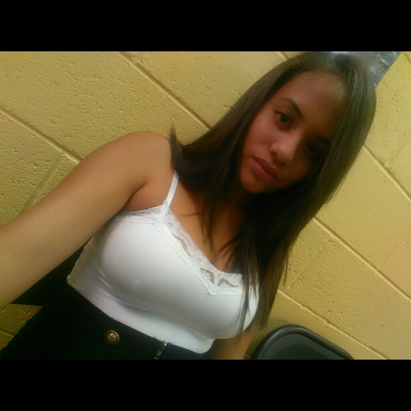 Profile Picture of Kristen Kahue (@cuutiekc) on Poshmark