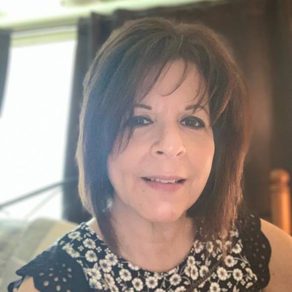 Profile Picture of Robin Stacey (@9robin12) on Poshmark
