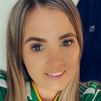 Profile Picture of Michelle Lindsay X (@shelly221010) on Twitter