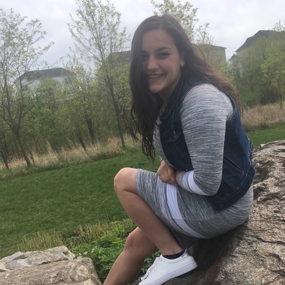 Profile Picture of Sara Primak (@sarabprimak526) on Poshmark
