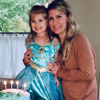 Profile Picture of Julia Cieslak (@julia.hedgebeth) on Facebook