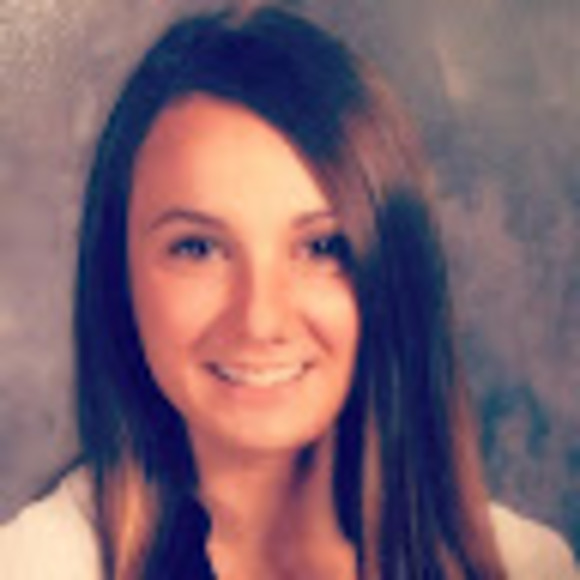 Taylor Niewoit - Poshmark Profile Picture of Taylor Niewoit (@taylorniewoit) on Poshmark