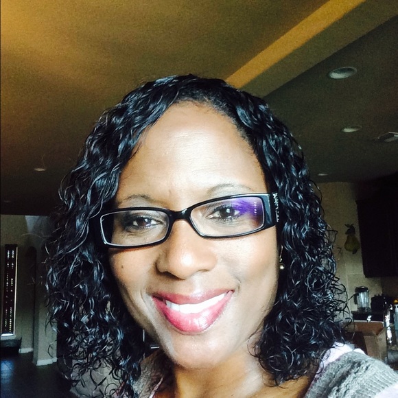 Profile Picture of Iris Campbell (@lady_iris) on Poshmark