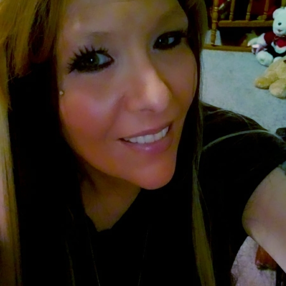 Profile Picture of Laurie Nicholson (@tayters_momma) on Poshmark