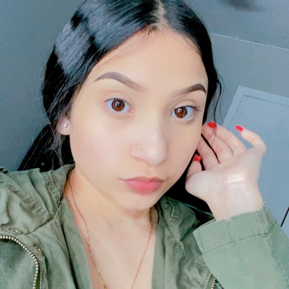 Profile Picture of Alexa Rocha (@alexarocha969) on Poshmark