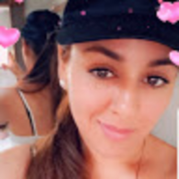 Profile Picture of Andrea Orrego (@andreaorrego) on Poshmark