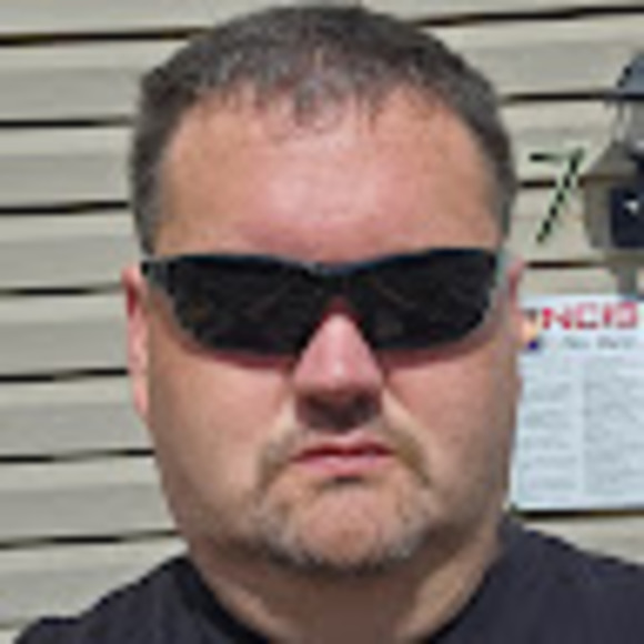 Profile Picture of Daniel Confer (@ddhs201881) on Poshmark