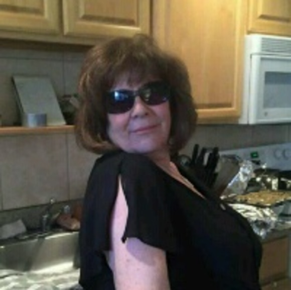 Profile Picture of Janice Eulau (@janice987) on Poshmark