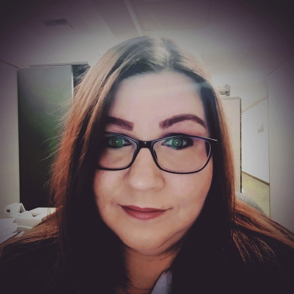 Profile Picture of Shawna Carrier (@shawnak0629) on Poshmark
