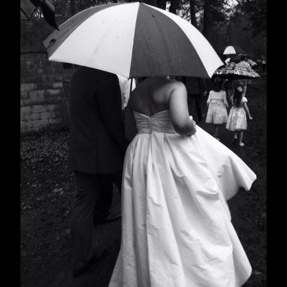 Profile Picture of Kate Sands (@smileyfacekate) on Poshmark