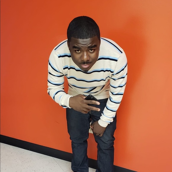 Profile Picture of James Felix (@james110009) on Poshmark