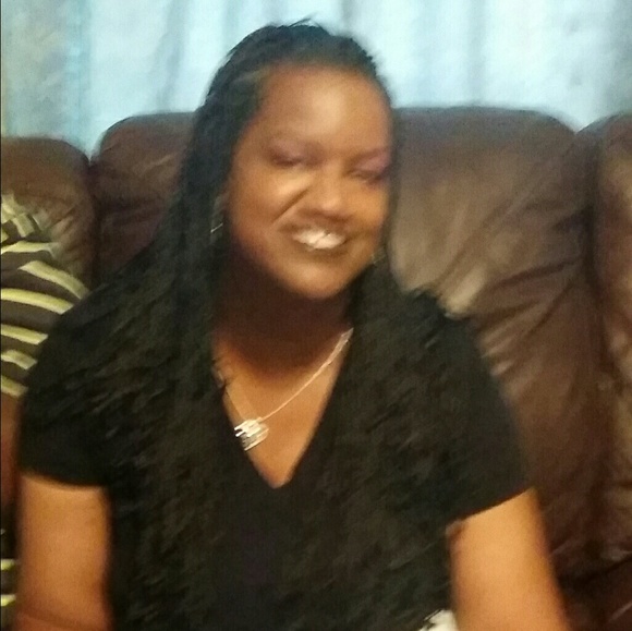 Profile Picture of Eraina Tobin (@grayzcreek21) on Poshmark