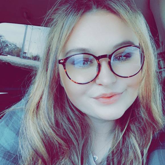 Profile Picture of Alexis Potts (@lex_p08) on Poshmark