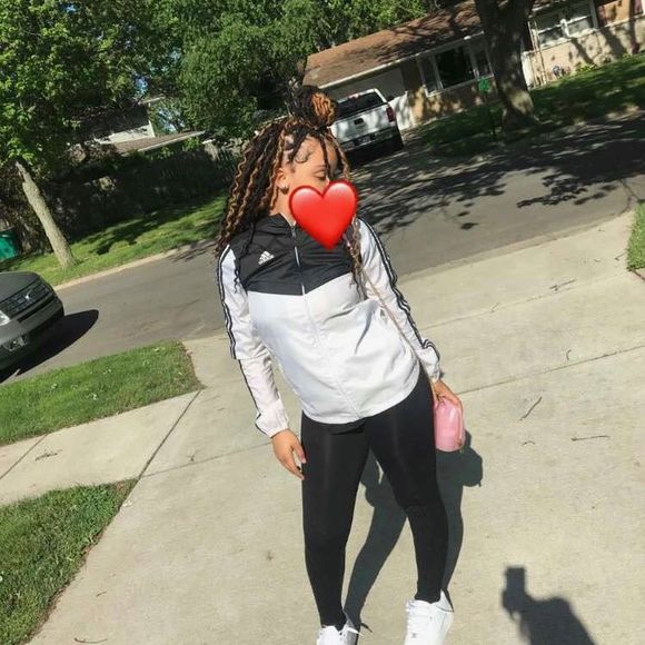 Profile Picture of Tinae Mclin (@tinaemclin) on Poshmark