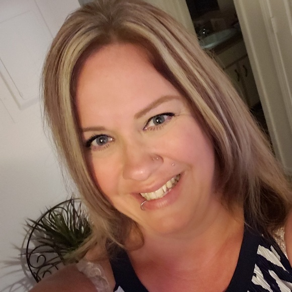 Profile Picture of Dawn Shultz (@d2shultz) on Poshmark